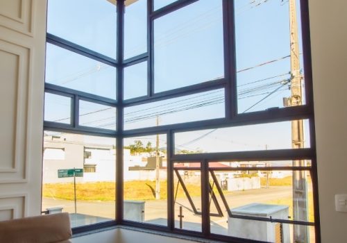 FACHADA DE CANTO DE ESQUADRIA DE ALUMÍNIO