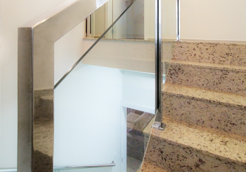 GUARDA-CORPO DE VIDRO COM INOX (2)