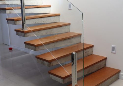 GUARDA-CORPO DE VIDRO COM PINÇAS EM AÇO INOX (3)